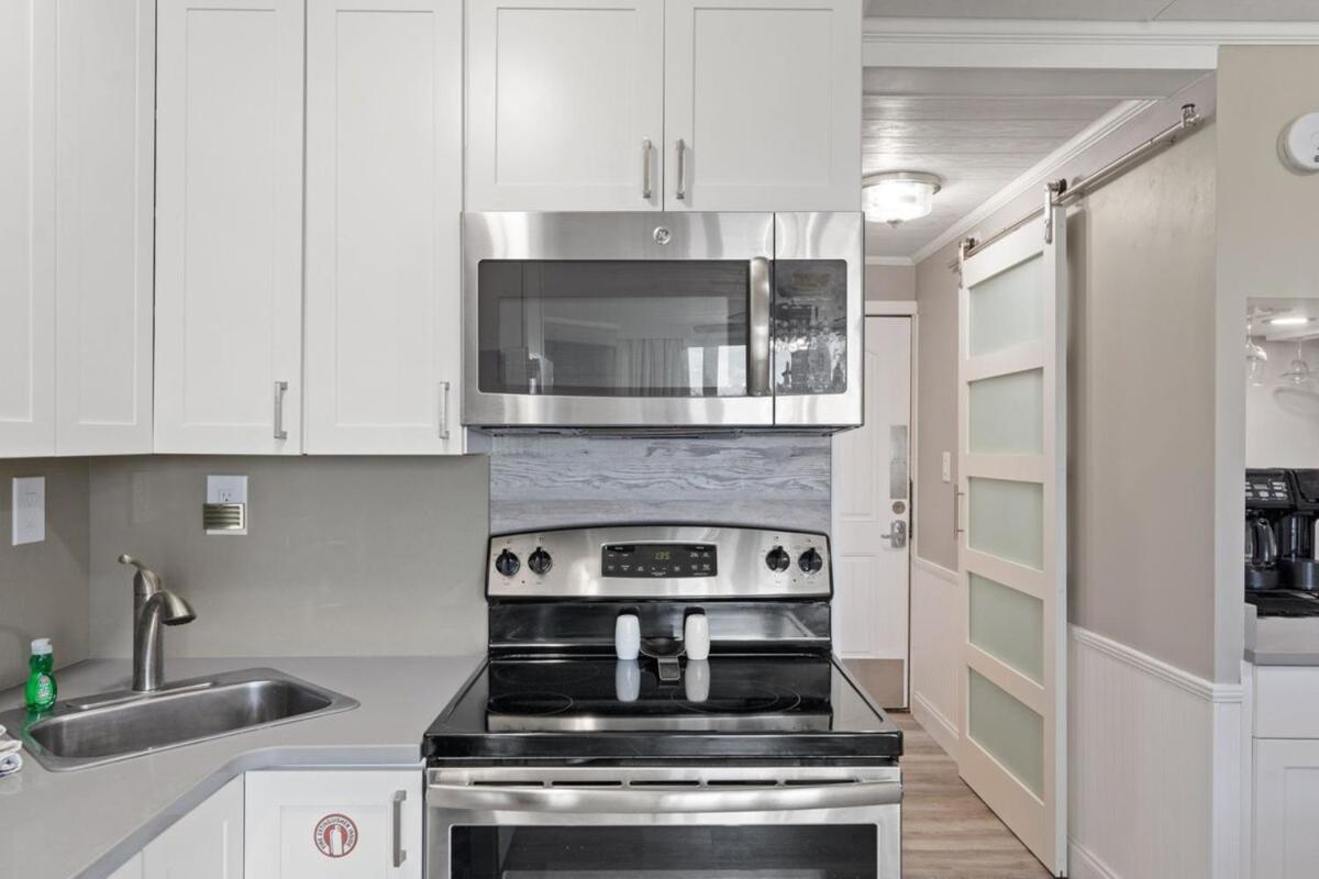 Of The Gulf 120 - Shore-side Sleeps 4